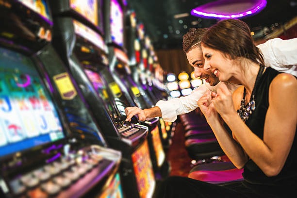 km777a platform interface showing slot games and tournament calendar