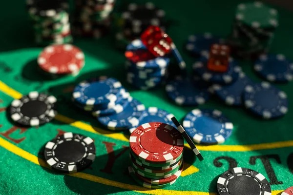 AduQ tournament interface on km777a platform showing game table and player positions